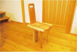 木製「背もたれ椅子」の特産品画像
