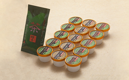 お茶屋が作った濃茶アイス(深蒸し茶付)の特産品画像