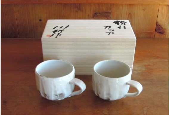 粉引夫婦マグカップ（桐箱入）の特産品画像