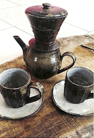 益子焼 コーヒーカップ・ソーサー2組とドリッパーポットのセットの特産品画像