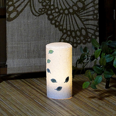 乾電池式LED照明器　螢の華光kiwami (3種類のシェード:和紙・葉ちらし・桜のセット)の特産品画像