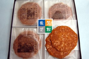 「笠松散策」アマンドせんべい(1袋2枚×10袋)の特産品画像