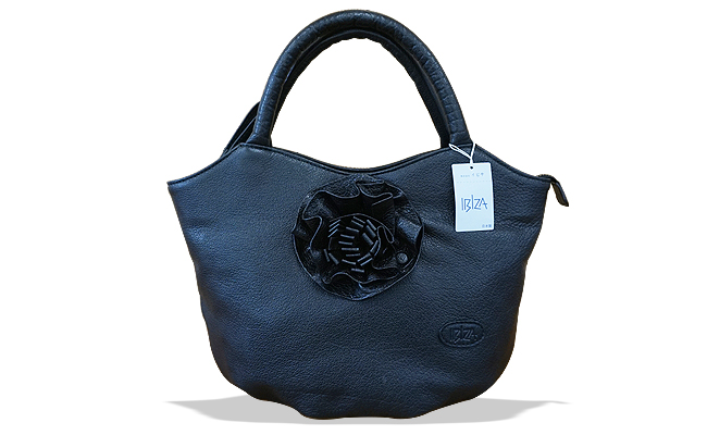 イビサ　バッファロー革(黒　バラコサージュつき)　ハンドバッグの特産品画像
