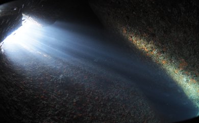 幻想的な光と影のコントラスト　海中洞窟探検の特産品画像