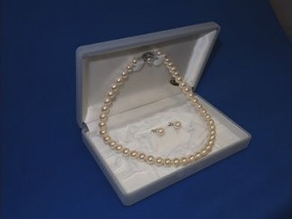 I-Pearl　ネックレスとピアスセット（ホワイト）の特産品画像