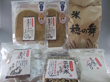 あか穂の実り お米づくし(玄米餅 1、玄米シート2、三彩米 1、玄米粉 1、米 2kg)の特産品画像