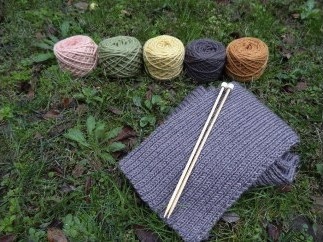 里山の草木染めマフラー手編みセットの特産品画像