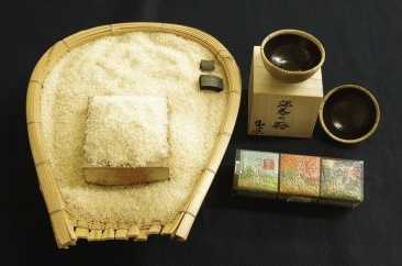 渦巻き文様飯碗と都祁米のセットの特産品画像