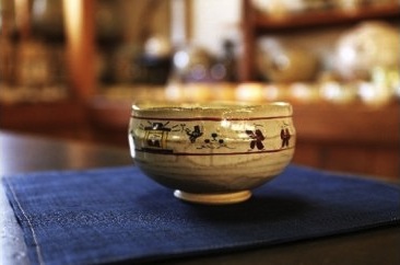 赤膚焼 奈良絵抹茶碗「瑞鳥」の特産品画像