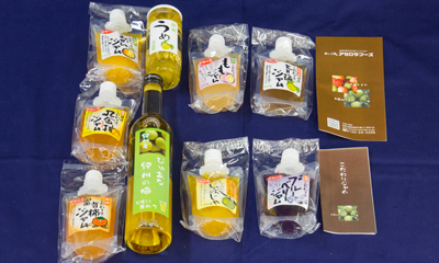 和歌山で育った果実丸ごとジャムと梅シロップのセットの特産品画像