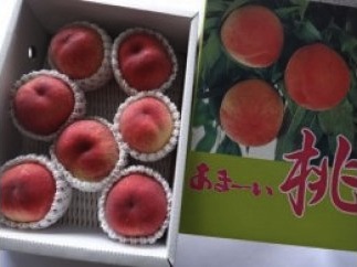 果物屋さんの桃の特産品画像