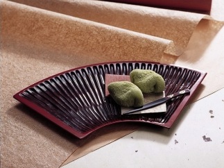 国産栃の木で作った扇面盆ツキ目面朱（尺1）の特産品画像
