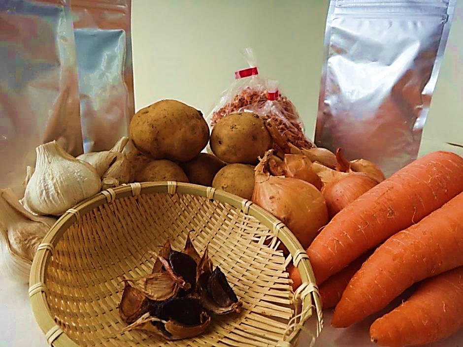 黒にんにく・季節のお野菜セットの特産品画像