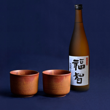 無濾過本格麦焼酎「福智」と小倉藩窯「上野焼 酎杯」ペアセットの特産品画像