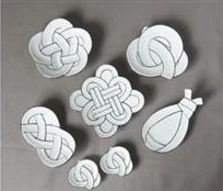 有田焼 渕プラチナ結び小皿セット 箸置付きの特産品画像