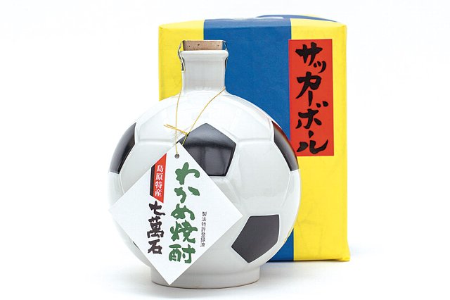 サッカーのまちから贈るサッカーボール型ボトル わかめ焼酎の特産品画像