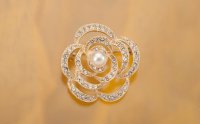 真珠品評会入賞常連のオーハタパールが作る海の宝石　アコヤ真珠ブローチ（バラ）の特産品画像
